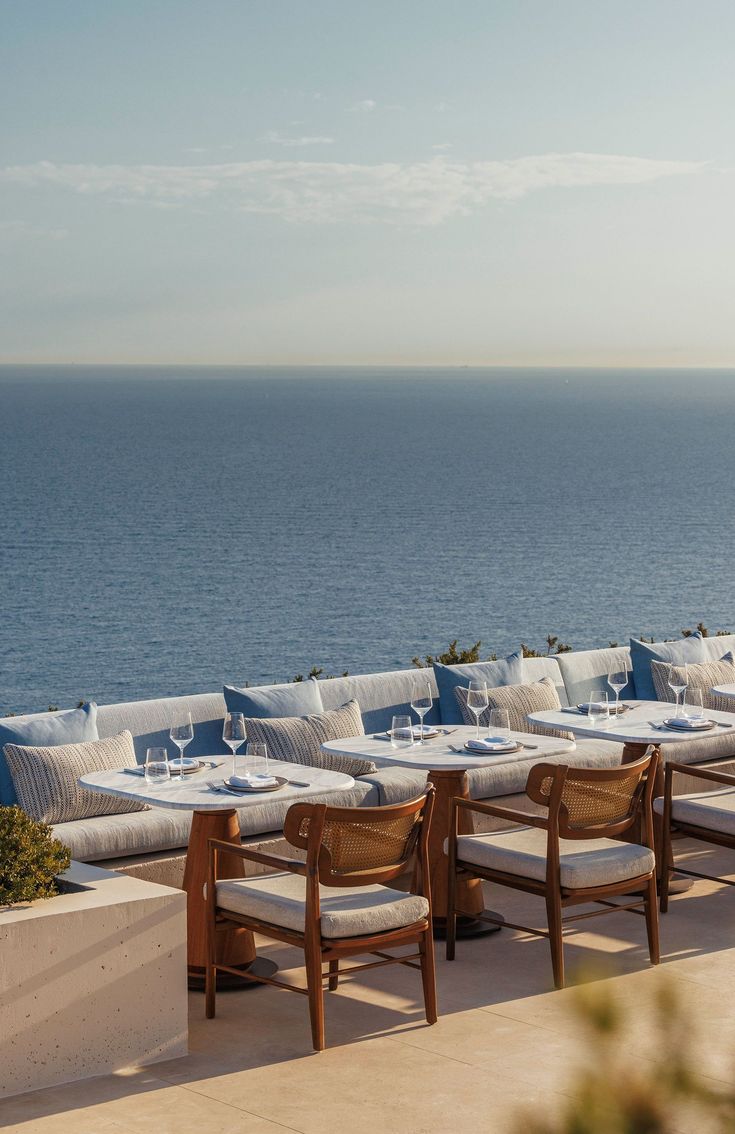 Seaside dining experience